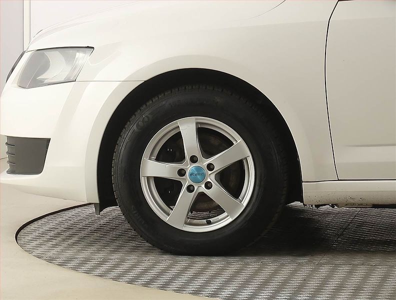 Škoda Octavia (2013) 1.6 TDI, Serv.kniha - fotka 14 z 16