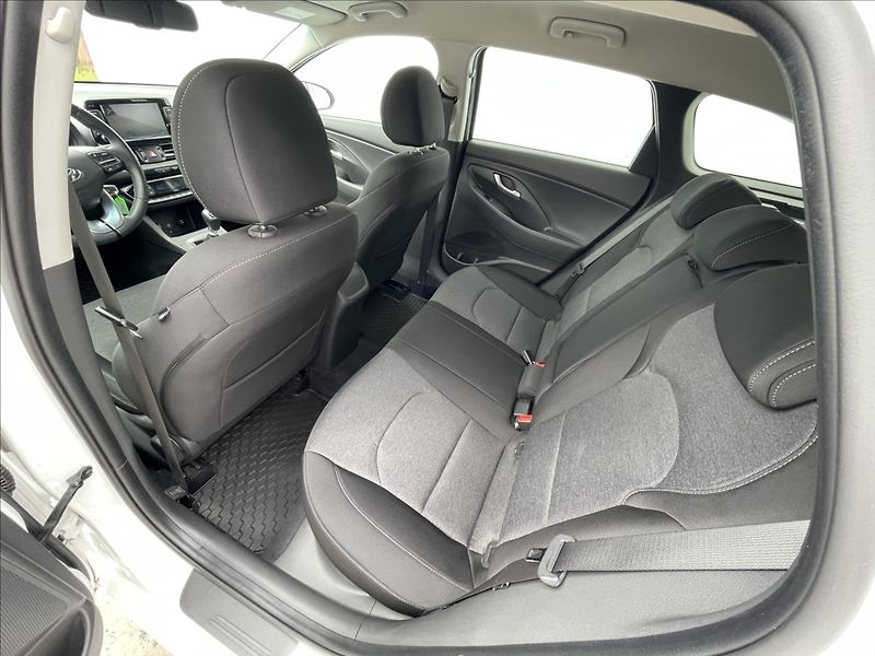 Hyundai i30 1,5 T-GDI Combi Smart - fotka 16 z 23