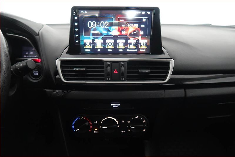 Mazda 3 (2014) 1.5 Skyactiv-G, Navi - fotka 12 z 17