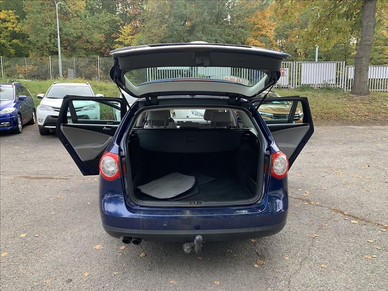 Volkswagen Passat 2,0 TDI DSG - fotka 18 z 18