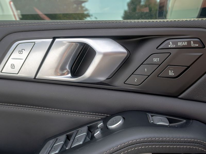 BMW X7 (2019) ČR 3.0i 250KW 7sed – INDIVIDUÁ - fotka 29 z 49