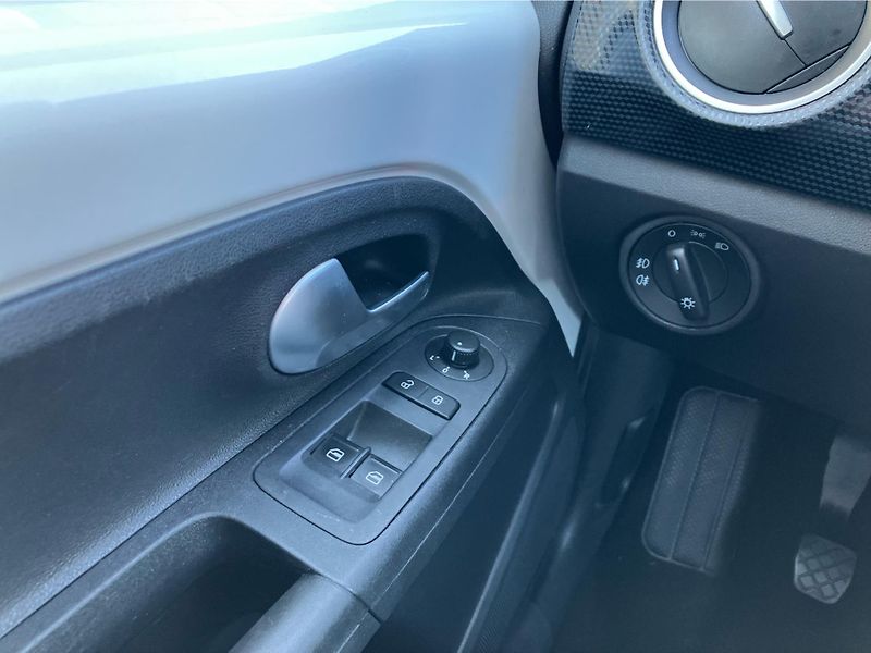 Volkswagen up! 1.0 MPI 48 kW KLIMA - fotka 19 z 30