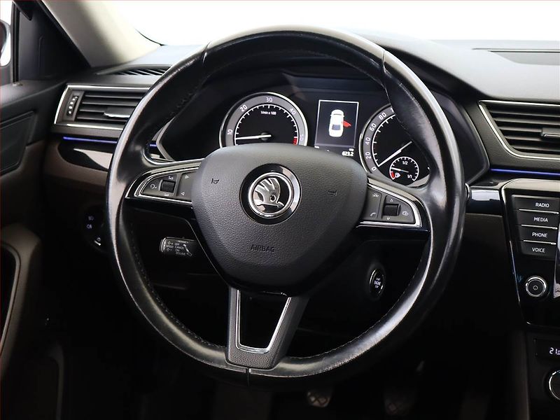Škoda Superb (2016) Laurin&Klement 2.0 TDI, Kůže - fotka 15 z 21
