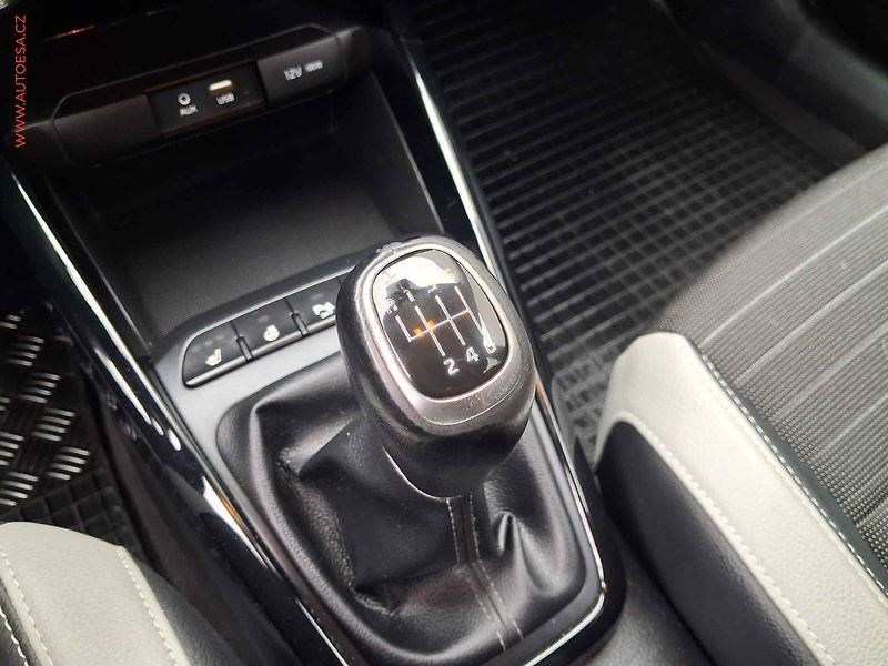 Kia Stonic (2019) 1.4i, ČR, Navi, kamera - fotka 15 z 18