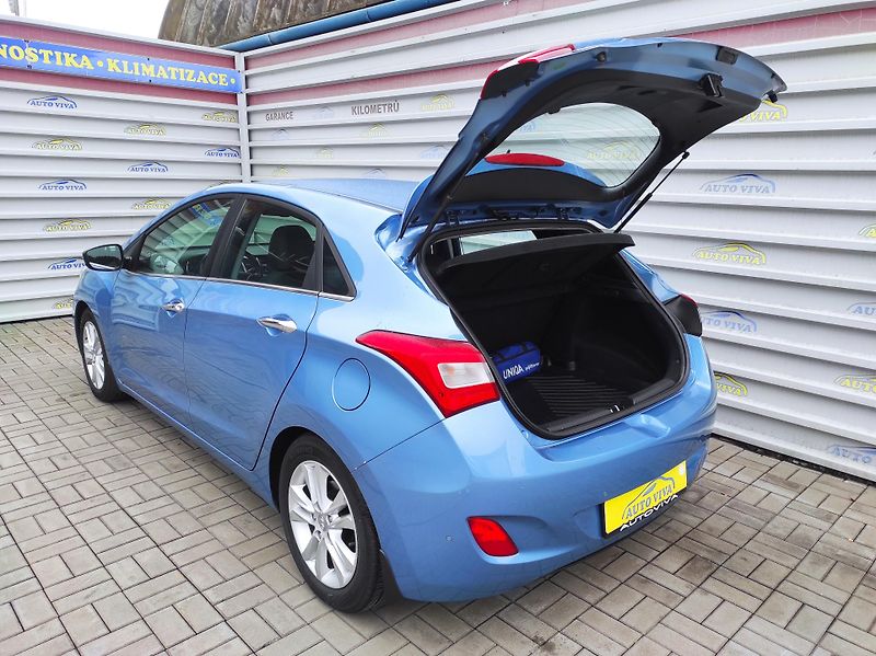 Hyundai i30 1.6 CRDI 94kw Trikolor - fotka 4 z 43