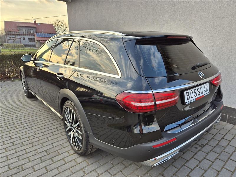 Mercedes-Benz Třídy E 3,0 400d All-Terrain 4MATIC - fotka 4 z 35