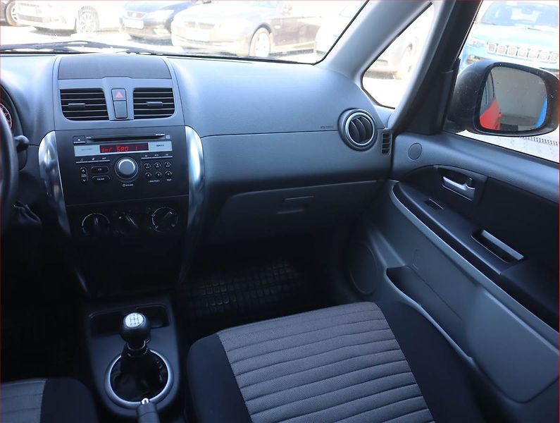 Suzuki SX4 (2012) 1.6 VVT, 4X4, Vyhř. sedaček - fotka 8 z 16