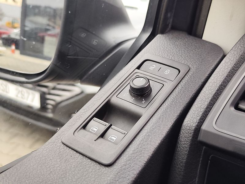 Volkswagen Caravelle 2.0TDI/110kW DSG trend 9míst - fotka 24 z 25