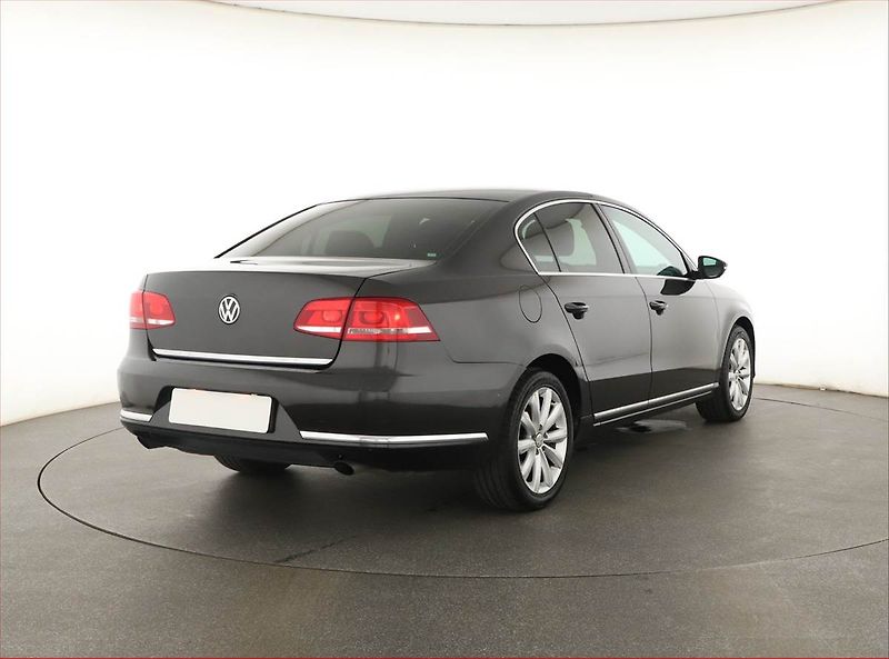 Volkswagen Passat (2011) 2.0 TDI, 4X4, Automat - fotka 5 z 15