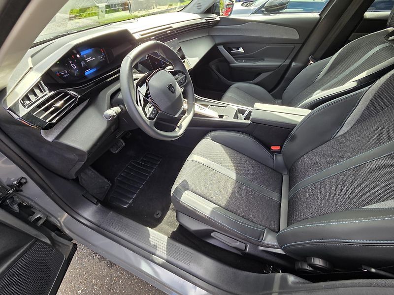 Peugeot 408 (2025) Hybrid e-DCS 145 ALLURE EAT6 - fotka 9 z 31