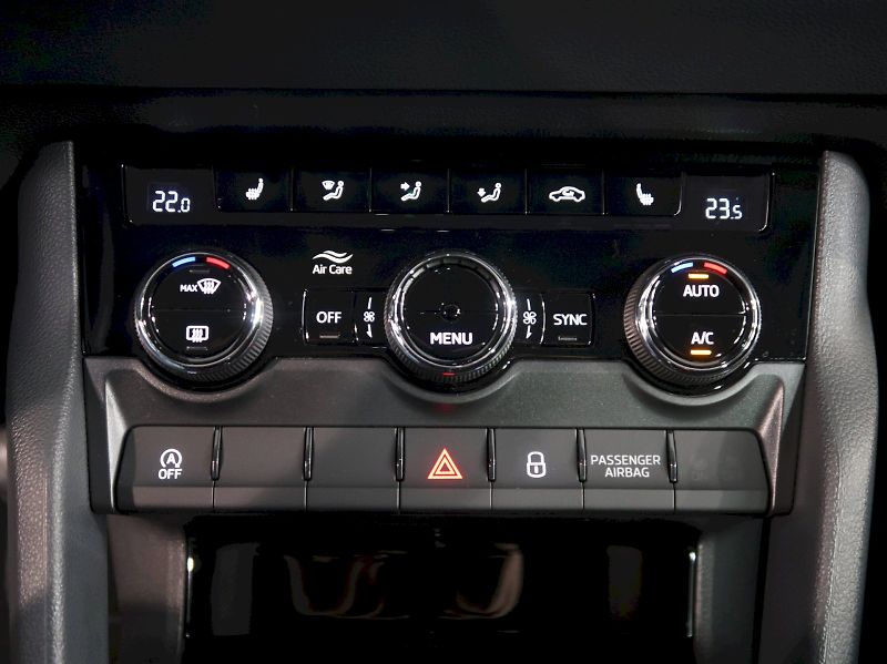Škoda Karoq (2025) SELECTION 2.0TDI 85KW TAŽNÉ - fotka 31 z 40