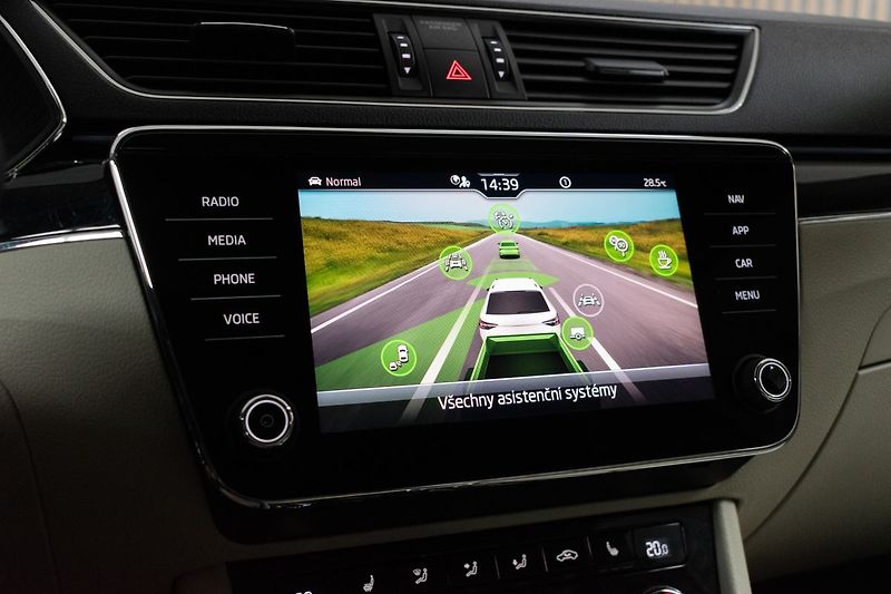 Škoda Superb TDI 147kW 4x4*L&K*TAŽNÉ*ČR 1.M - fotka 34 z 49