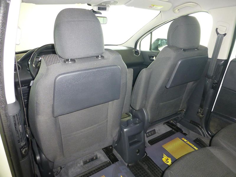 Peugeot 5008 (2014) 1,6HDI*NAVIGACE.*PARKS**NEW - fotka 17 z 31