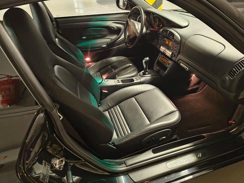 Porsche 911 CARRERA 4 - fotka 12 z 20