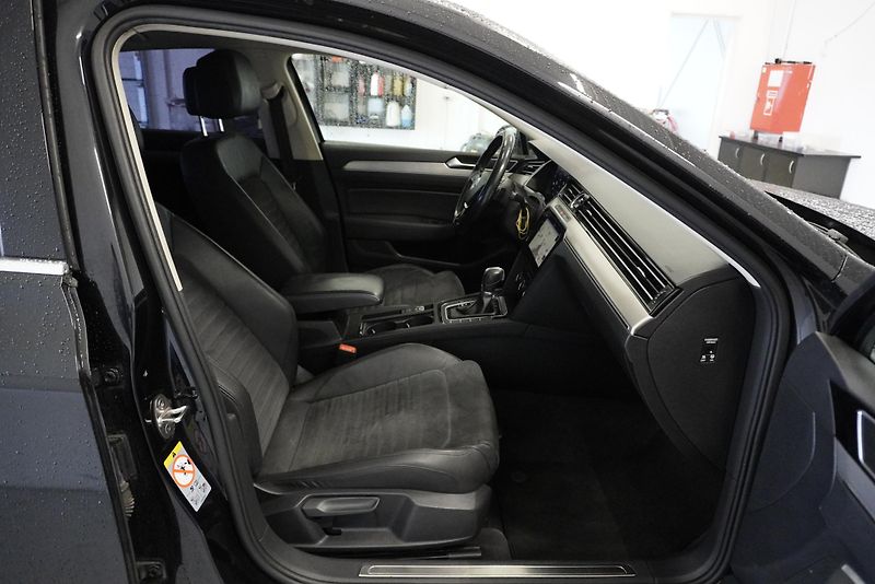 Volkswagen Passat 2,0 TSI 162kW DIGITAL, AUTOMAT - fotka 26 z 28