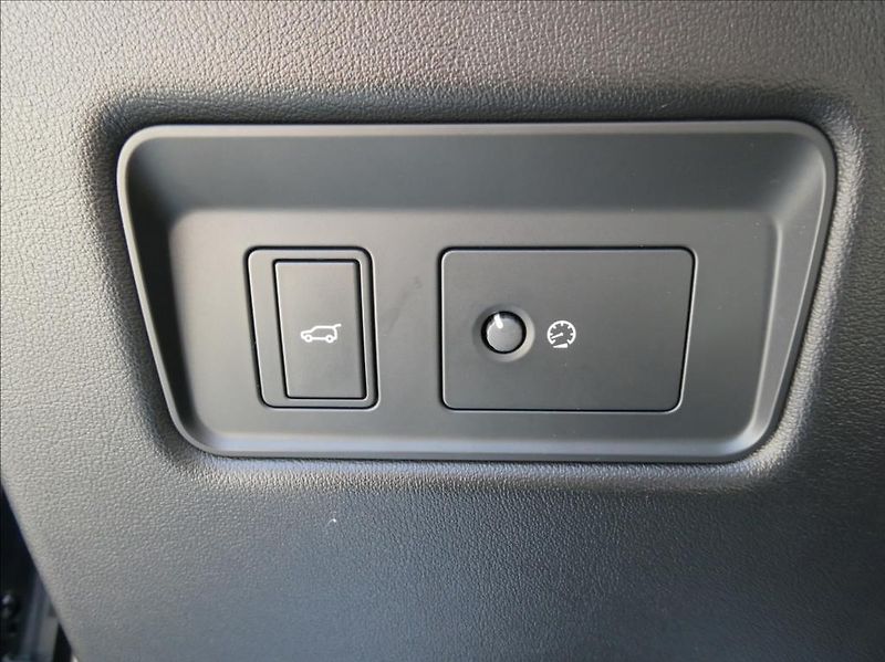 Land Rover Range Rover Sport 3,0 D300 HSE,ČR,2.maj,tažné - fotka 21 z 38