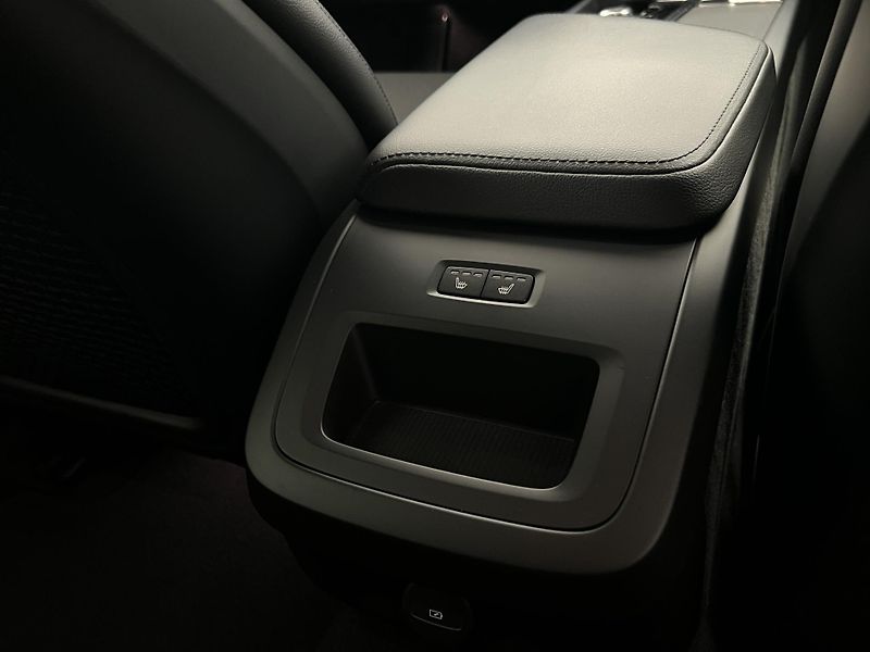 Volvo V60 B4 MOMENTUM AUT  - fotka 20 z 42