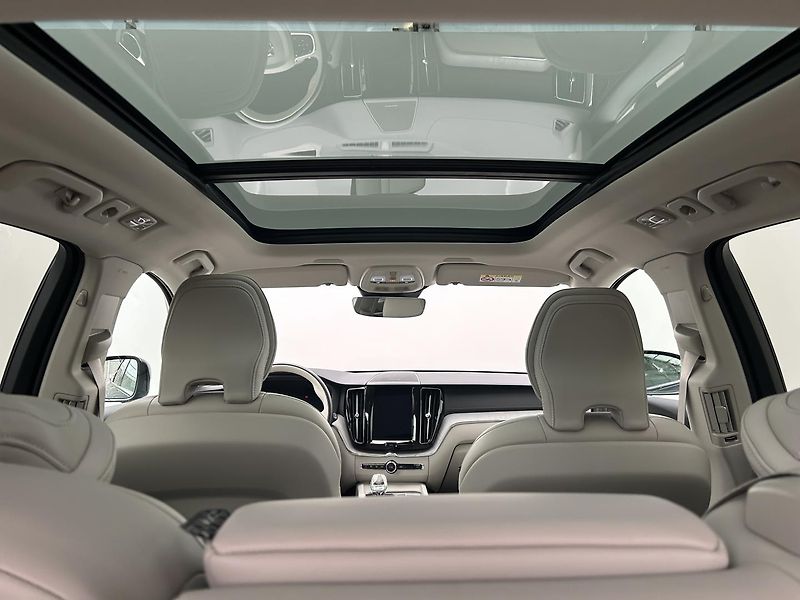 Volvo XC60 2.0  B4 4x4 ULTIMATE - fotka 21 z 33