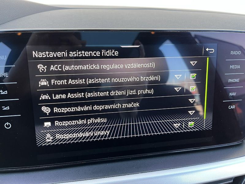 Škoda Kamiq (2022) 1.5TSI 110KW ACTIVE LED TAŽNÉ - fotka 35 z 47