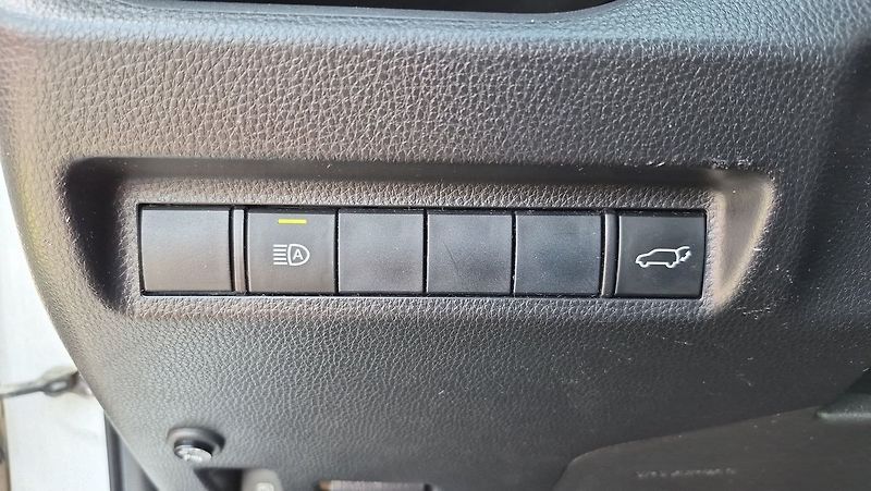Toyota RAV4 Comfort  Style 2,5 HEV 4x4 - fotka 18 z 22