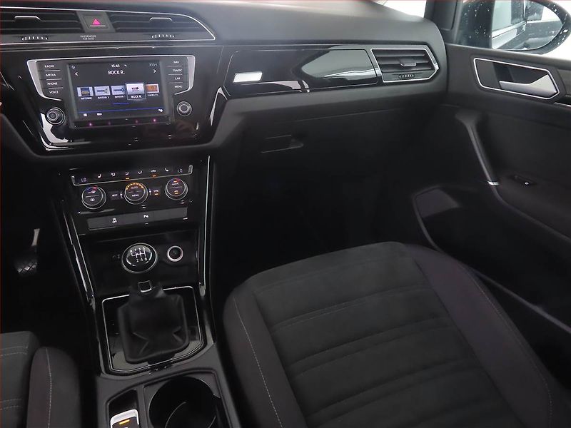 Volkswagen Touran (2016) Highline 2.0 TDI, Navi - fotka 8 z 16