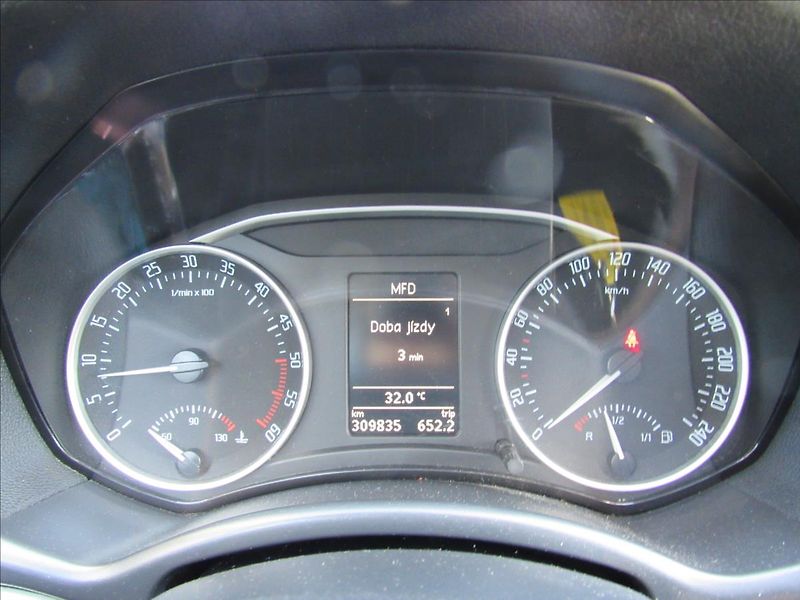 Škoda Octavia 1,6 TDI 77kW Combi - fotka 13 z 27