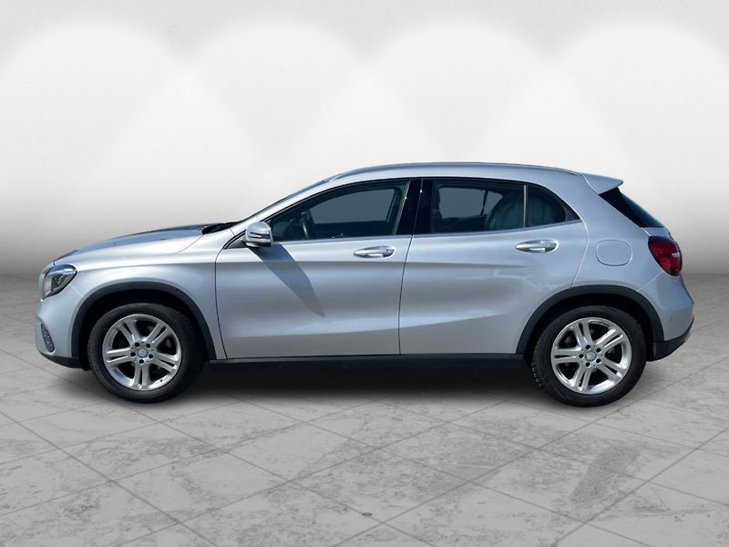 Mercedes-Benz GLA 180 i - fotka 3 z 25