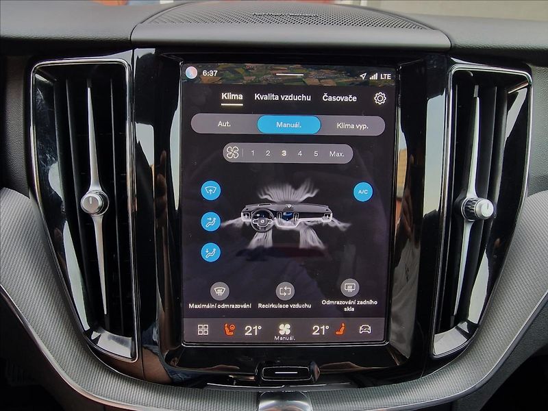 Volvo XC60 B5 184kW Plus Dark Auto,1.Maj - fotka 35 z 50