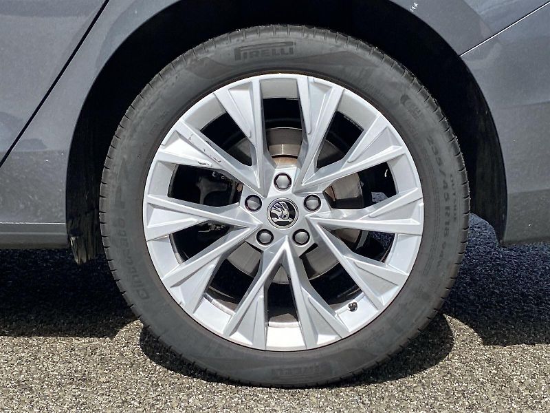 Škoda Superb (2025) Combi 2.0 TDI 4x4 DSG L&K - fotka 36 z 42