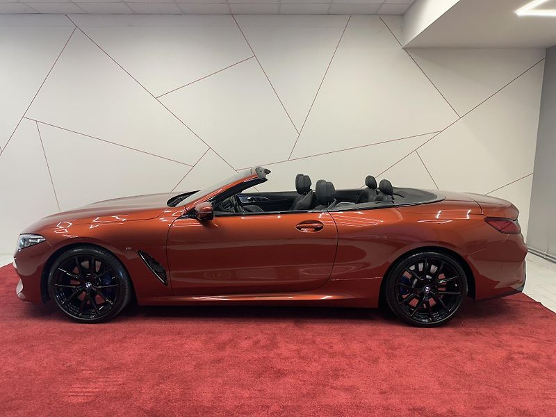 BMW Řada 8 (2018) M850i Cabrio HUD*B&W*360*MASÁŽ - fotka 3 z 21