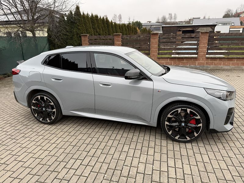 BMW X2 M135i xdrive  - fotka 4 z 16