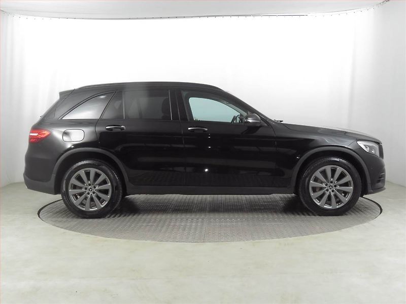 Mercedes-Benz GLC (2016) 220 d 4MATIC - fotka 6 z 24