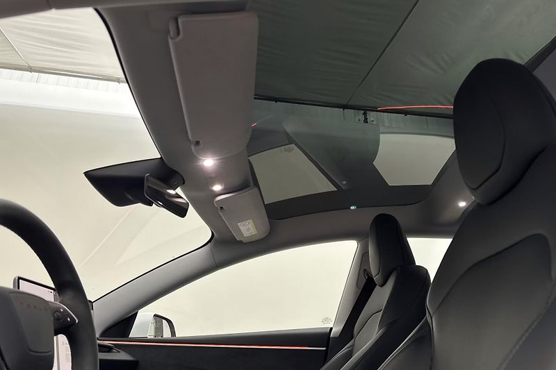 Tesla Model 3 Long Range AWD Highland Tažné - fotka 9 z 20