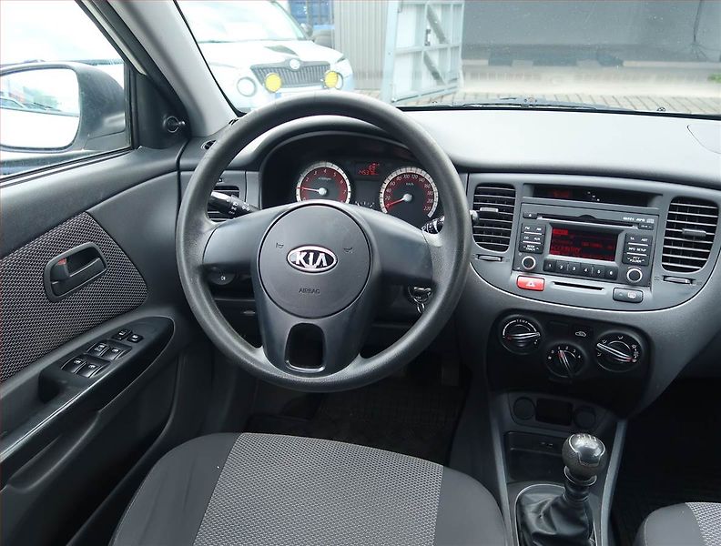 Kia Rio (2011) 1.4 16V, CZ doklady - fotka 7 z 15