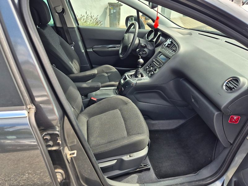 Peugeot 5008 (2011) 1.6  HDI Serviska - fotka 11 z 33