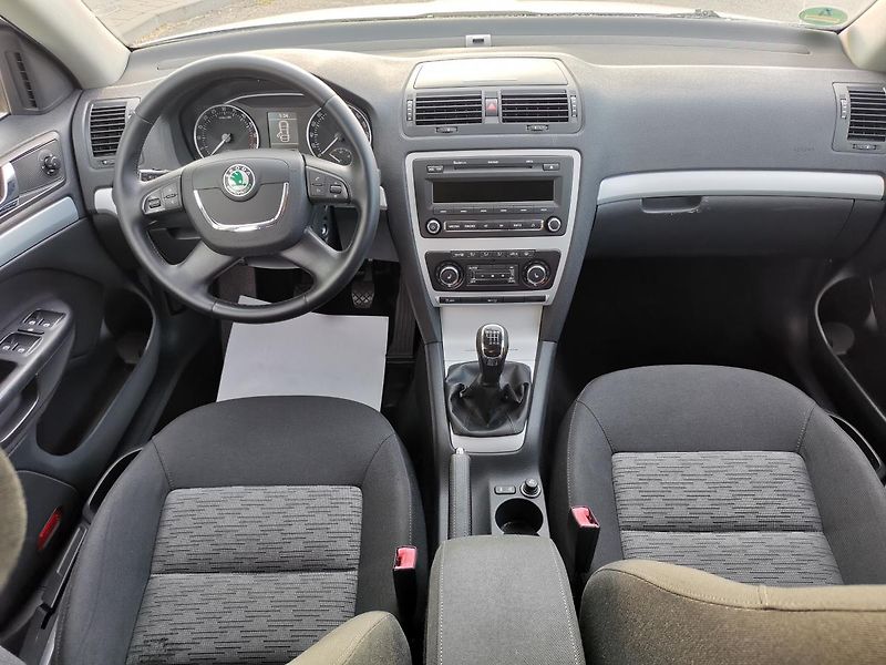 Škoda Octavia 2,0TDI 103 kW  CR ELEGANCE - fotka 28 z 49
