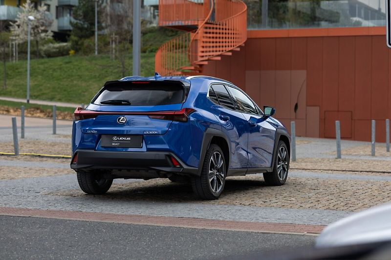 Lexus UX 300h 300H 2.0 HEV BUSINESS TECH - fotka 4 z 26
