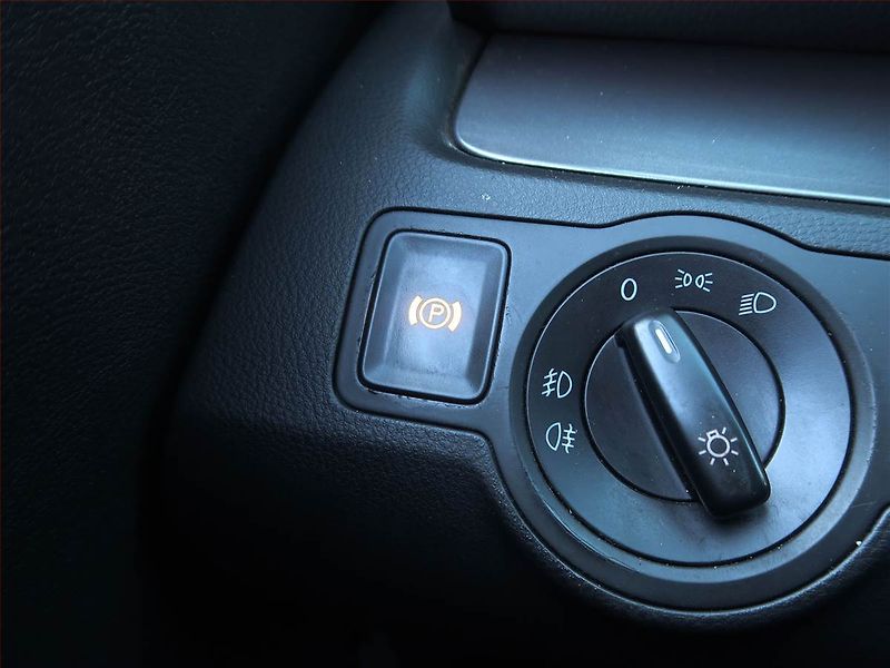 Volkswagen Passat (2009) 2.0 TDI, Tempomat - fotka 14 z 15