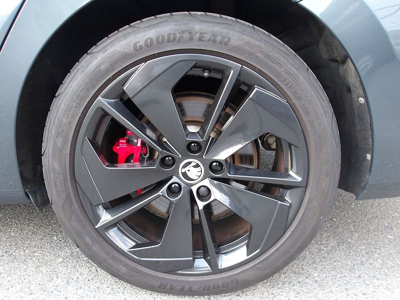 Škoda Octavia 1,4TSi PLUGINHYBRID 1.MAJ. - fotka 16 z 34