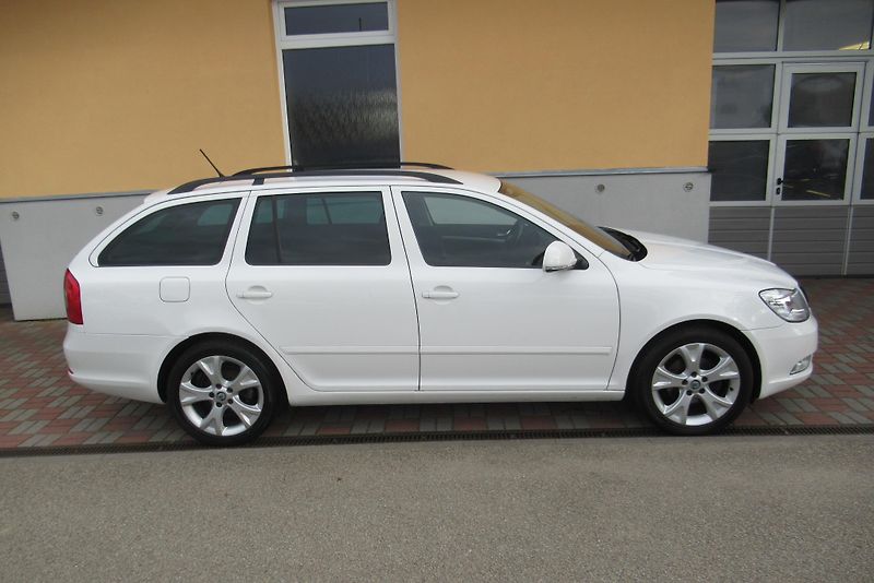 Škoda Octavia 1.6 TDi ELEGANCE AUT. KLIMA - fotka 3 z 20