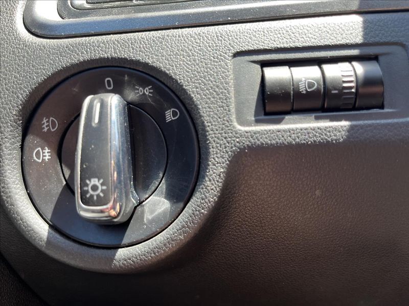 Škoda Rapid 1,6 TDi 66KW KLIMA STK 6/28 - fotka 24 z 32