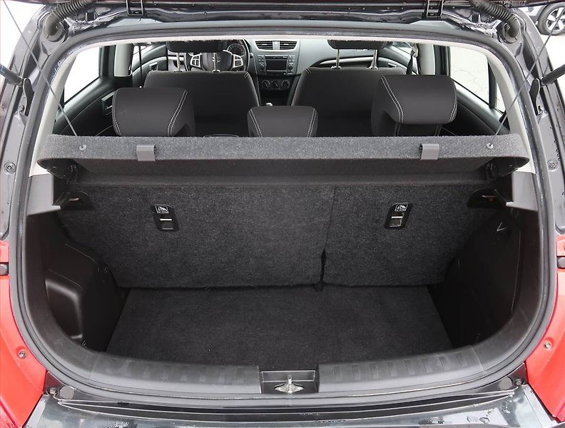 Suzuki Swift (2017) 1.2, Serv.kniha, Tempomat - fotka 13 z 17
