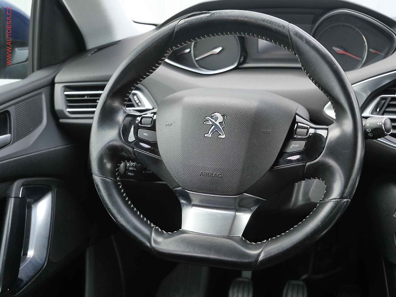 Peugeot 308 (2018) 1.5HDi, AC, tempo, navi - fotka 11 z 24