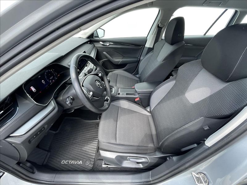 Škoda Octavia 2,0 TDI Combi Ambition Plus - fotka 4 z 21