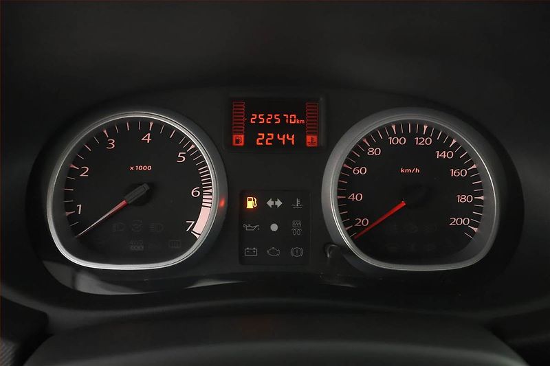 Dacia Duster (2012) 1.5 dCi, 4X4 - fotka 8 z 11