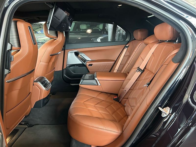 BMW Ostatní i7 xDrive 60 TV TOP 2025 - fotka 28 z 44
