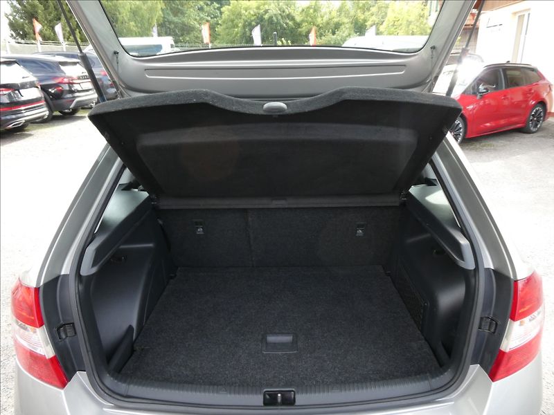 Škoda Rapid 1,2 TSi 81kW 1.MAJITEL,SERVISK - fotka 16 z 47