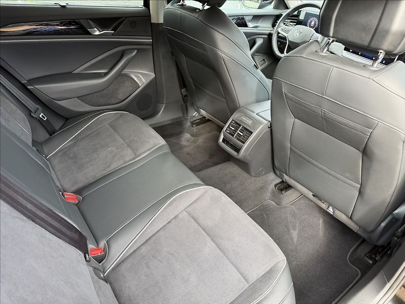 Volkswagen Passat 1.5 eTSI Business/HUD/ERGO - fotka 27 z 28