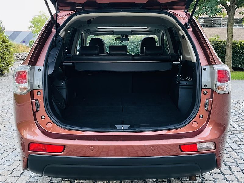 Mitsubishi Outlander 2.2D 4x4 7MÍST KAMERA SERVISKA - fotka 19 z 47
