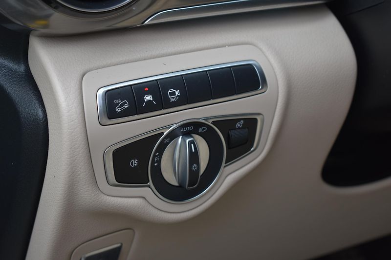 Mercedes-Benz Třídy V (2023) 300d AMG 4Matic REZERVACE - fotka 14 z 24